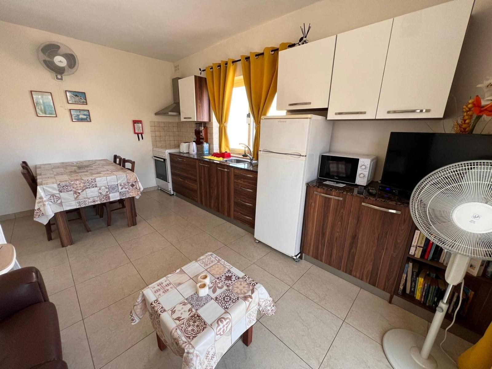 Fiesta Apartment Seaview Mellieħa Exteriör bild